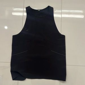 black lululemon tank top
